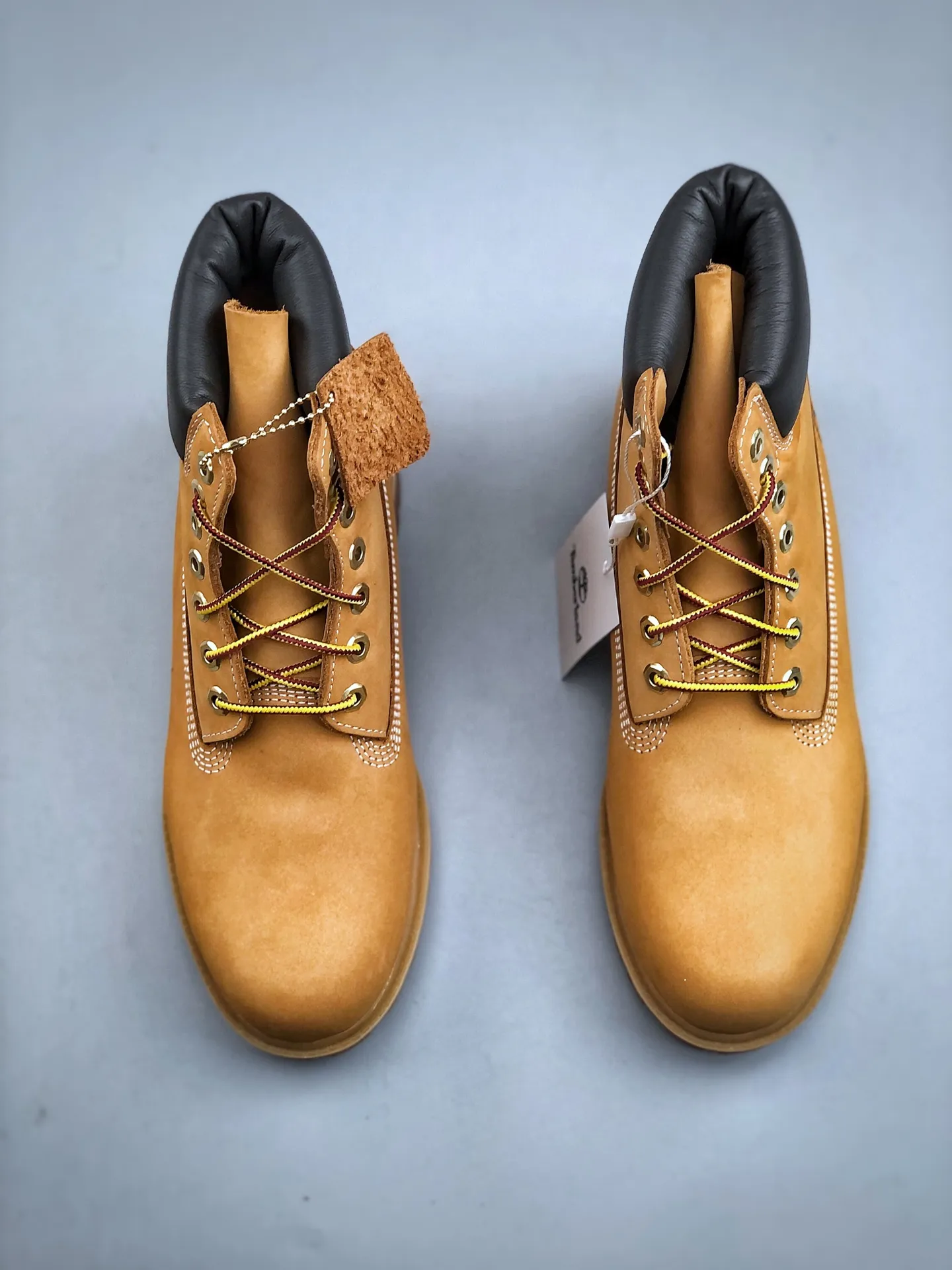 Local self-pickup💰800 supports store placement, get the pure and original top quality, one-to-one original development version Timberland can’t be beaten/classic yellow high-top [Female six-hole model 10361 Men’s seven-hole model 10061] Channel version of something, produced by Zhuhai OEM factory, Hong Kong purchasing agent of Hong Kong, unified channel delivery order, consistent quality of something, no need to emphasize gorgeous copywriting, just a brief introduction of materials, analysis of original genuine process, imported waterproof frosted cowhide, purple light logo anti-counterfeiting mark, precise computer sewing line, four-line parallel process, 10,000 times horizontal folding dynamic waterproofing, one-piece molding injection molding process ( ⚠️The difference is the cold-glued one-piece version) Rubber non-slip outsole is durable and wear-resistant. Fully genuine cowhide collar/lining/sole. Equipped with anti-fatigue shock-absorbing honeycomb insole. Extremely comfortable. Extremely practical for daily life. Classic, simple and easy to match. Essential for wind, rain, thunder, lightning, water, cold and heat insulation. Full set of cabinet packaging accessories (comes with shoelaces, cleaning eraser, and counter bag) Size: 35 36 37 37.5 38 38.5 39 39.5 40 41 41.5 42 43 43.5 44 44.5 45 one size larger. Authentic official website consistent size